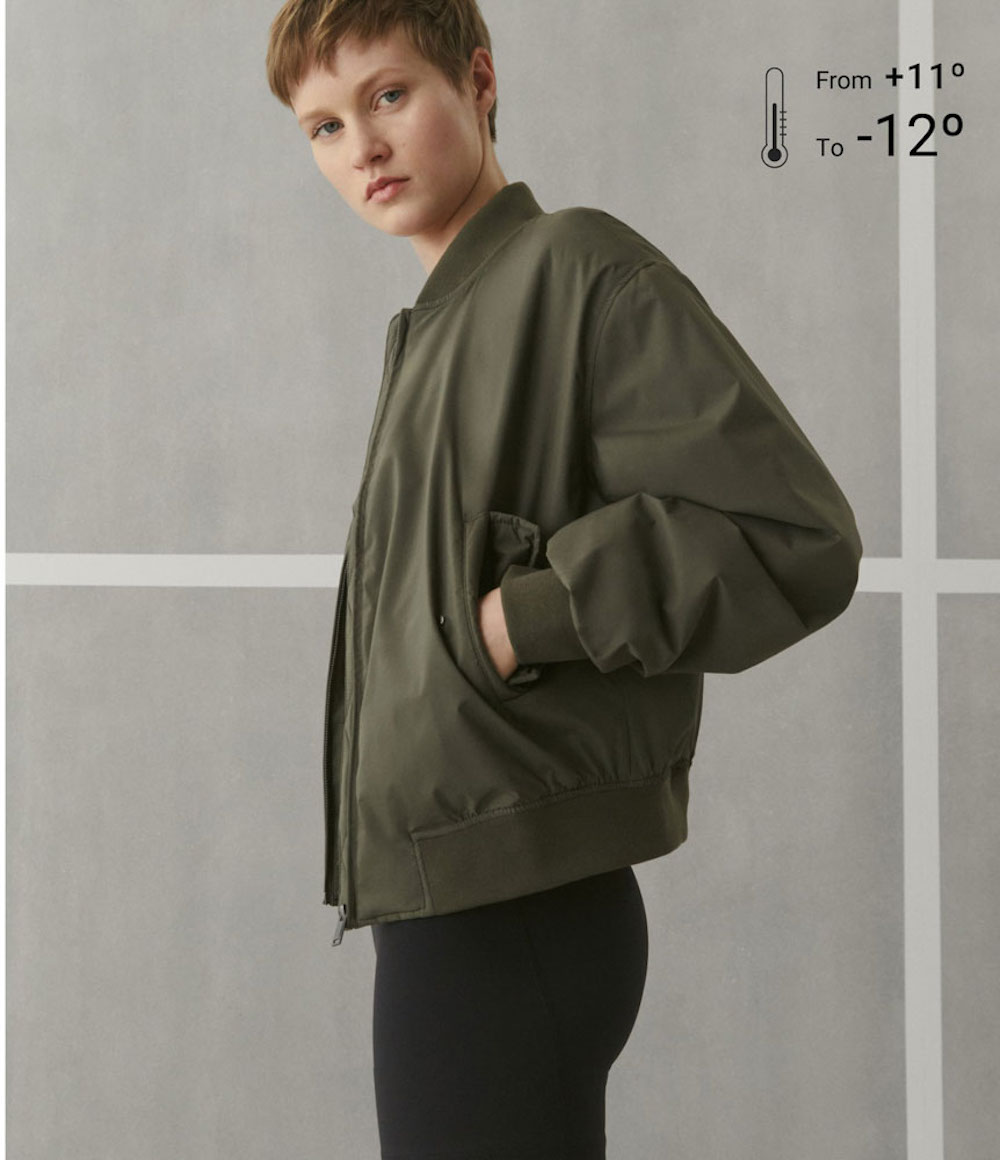 Βomber jacket αδιάβροχο, 49.99€, Οysho. 