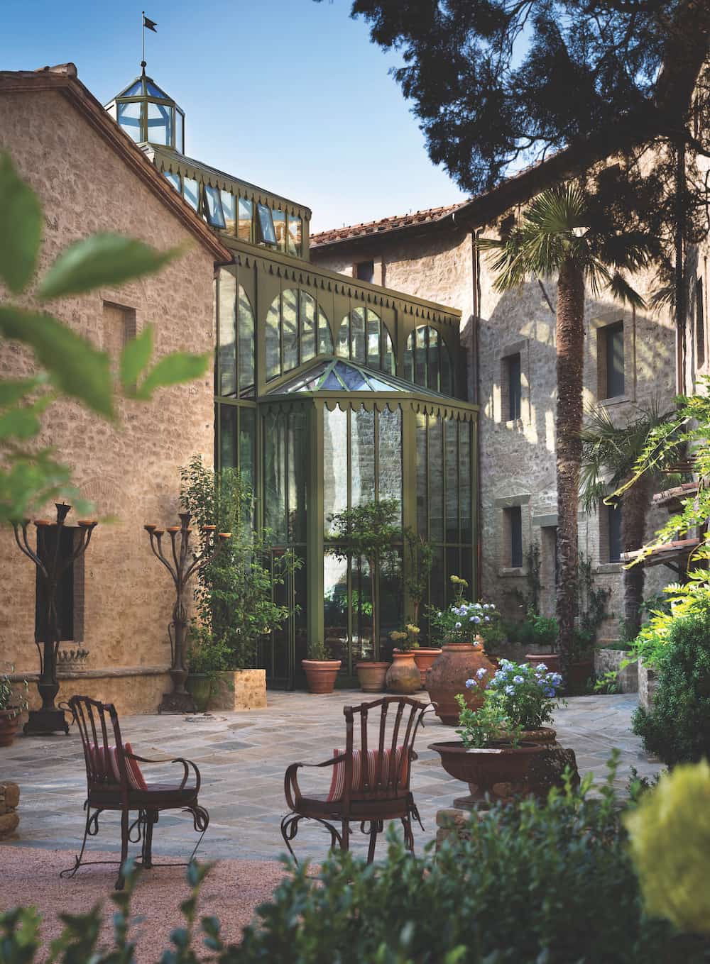 Tο Palm Court, μια γυάλινη κατασκευή σε βικτοριανό στιλ.