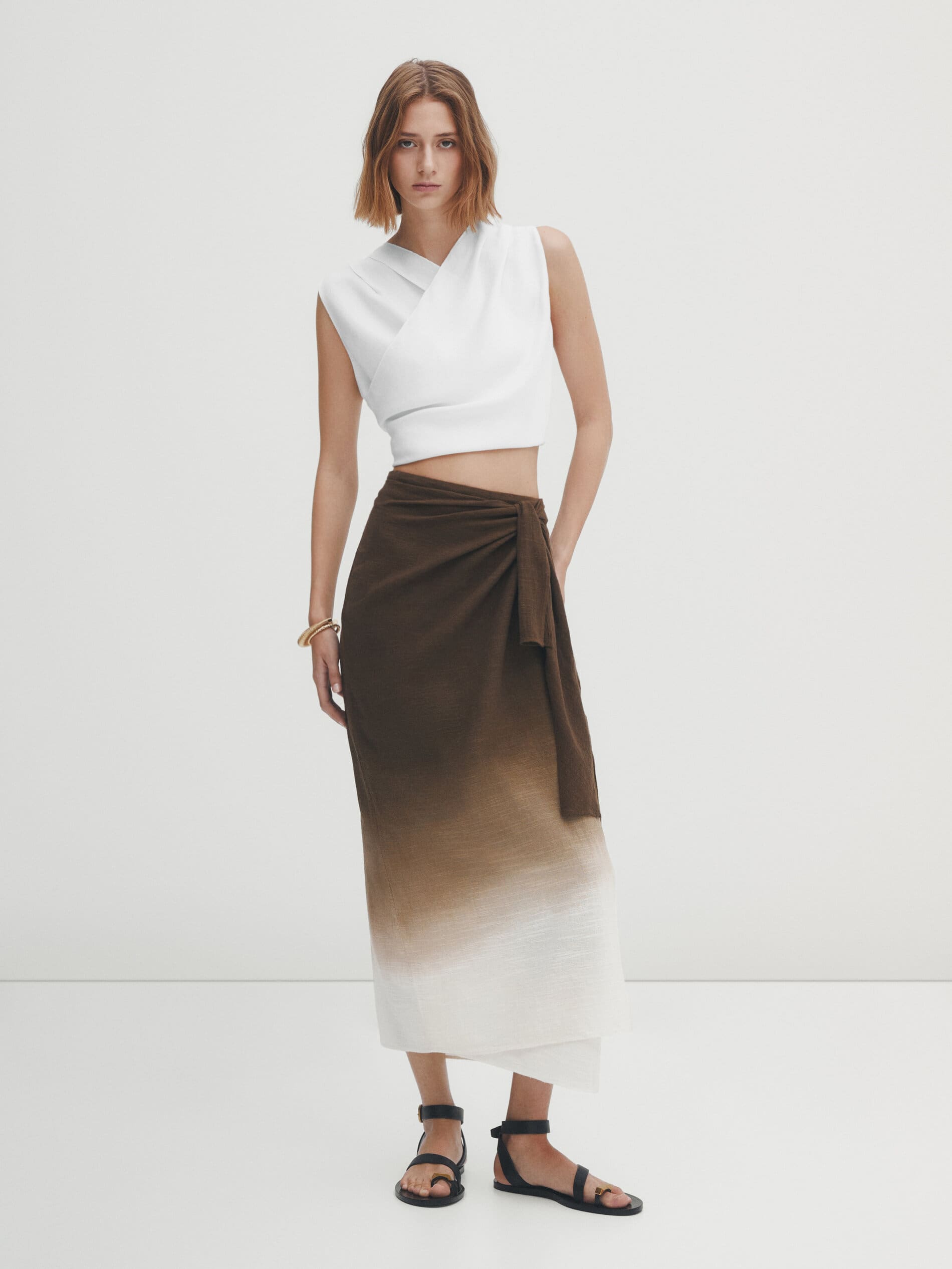 Μίντι φούστα νεγκραντέ παρεό, 59.95 € ,  Massimo Dutti 