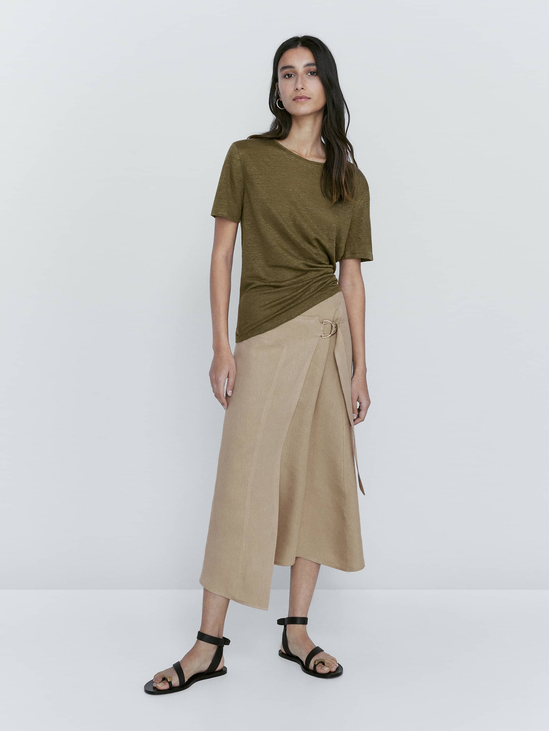Λινή παρεό φούστα με αγκράφα, 69.95 € ,  Massimo Dutti 