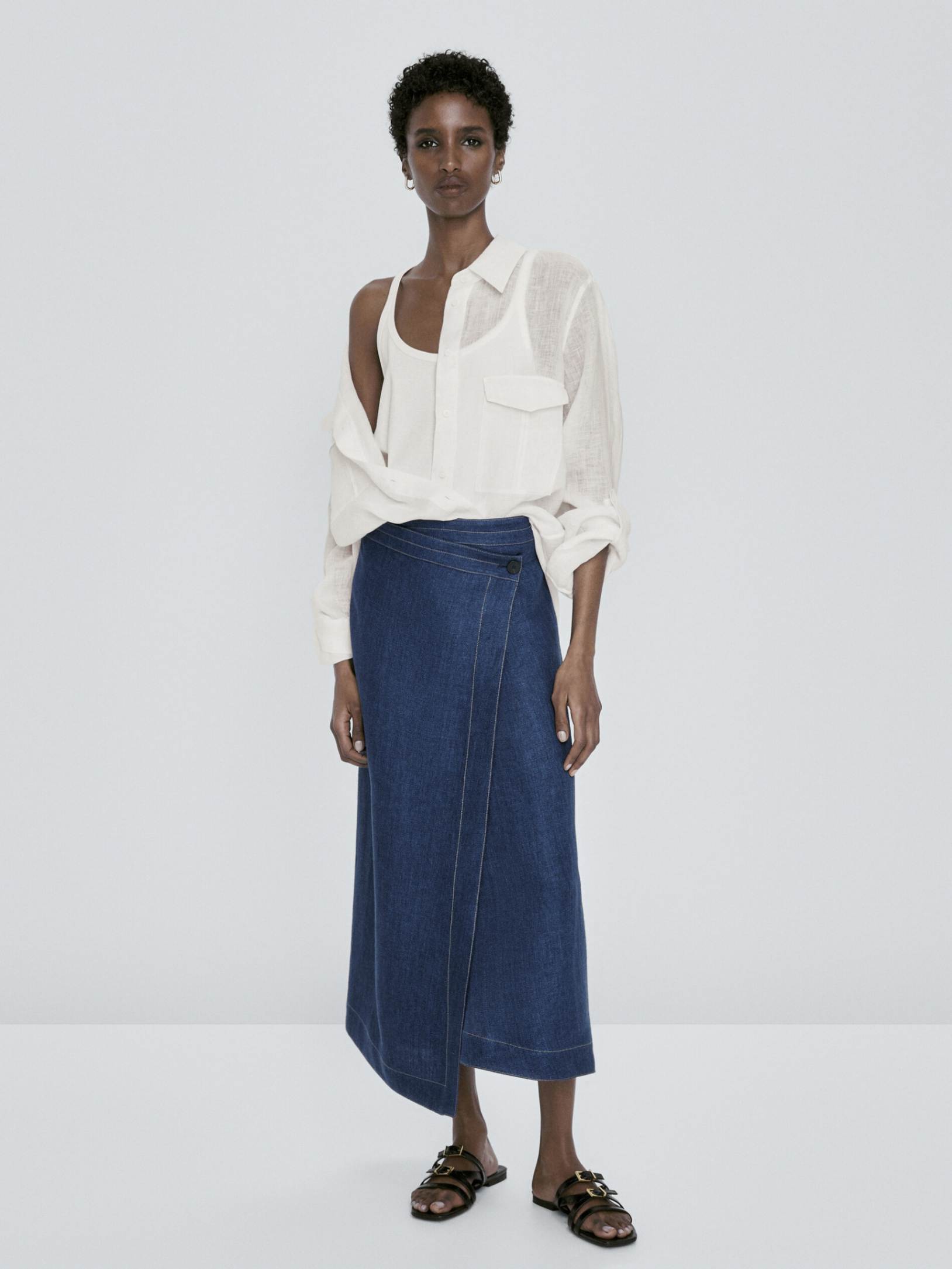 Λινή φούστα κρουαζέ, 79.95 € , Massimo Dutti.