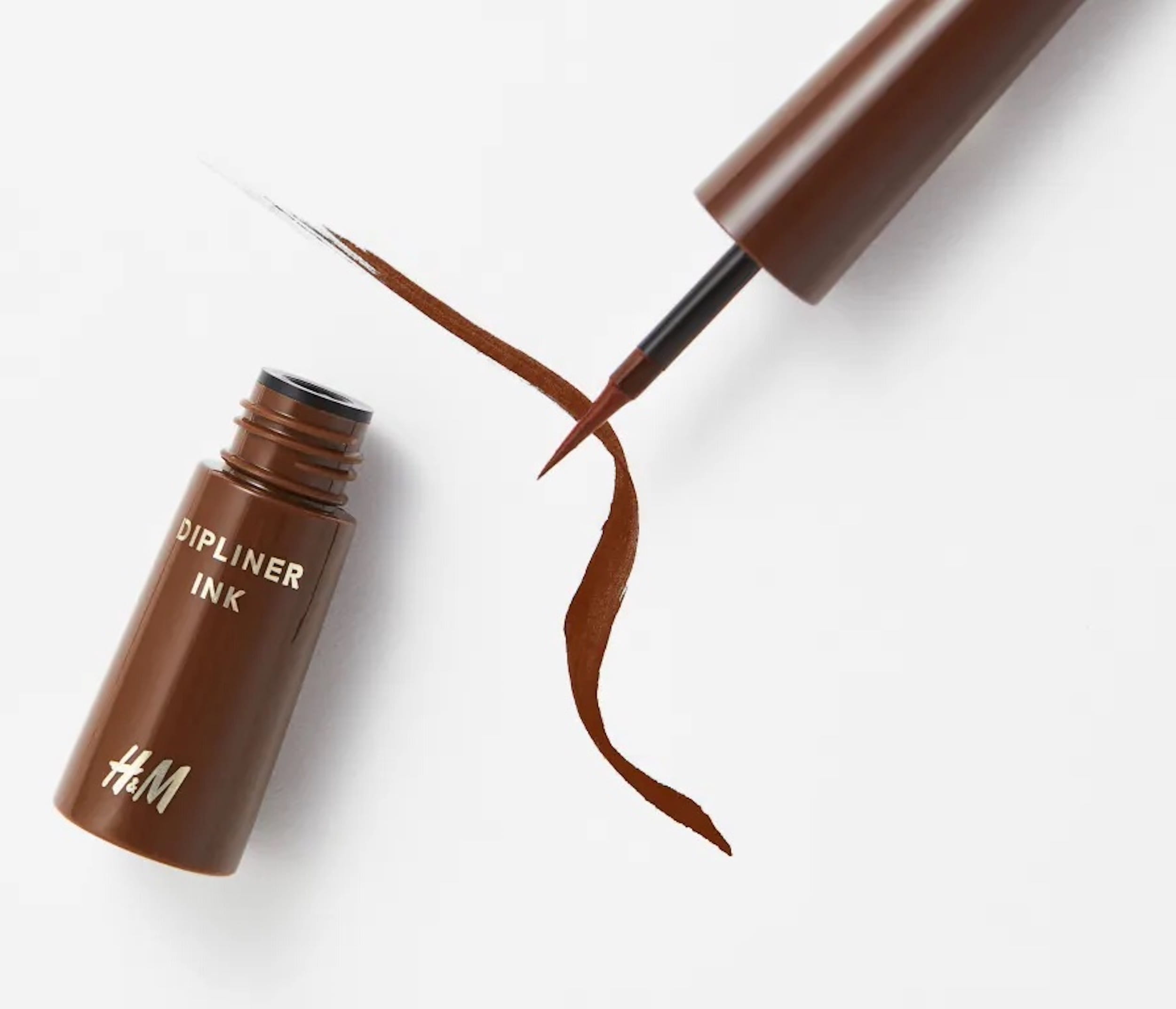 Dipliner καφέ, 5.99 € , H&M Beauty. 