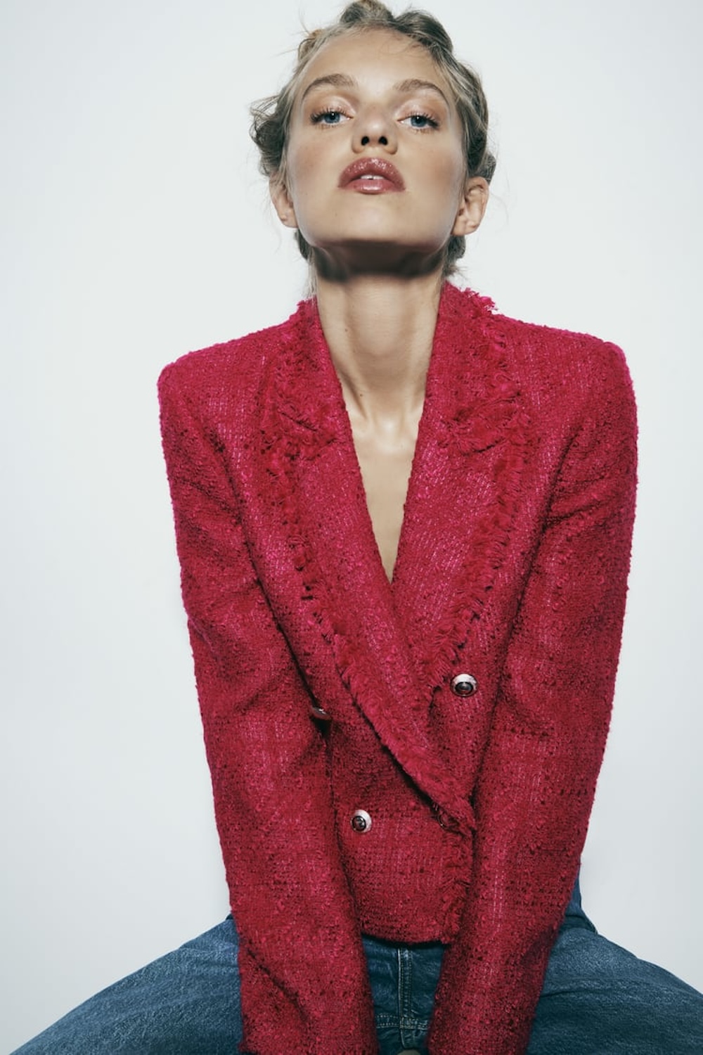 Κοντό κρουαζέ blazer 25.99 € , Zara.