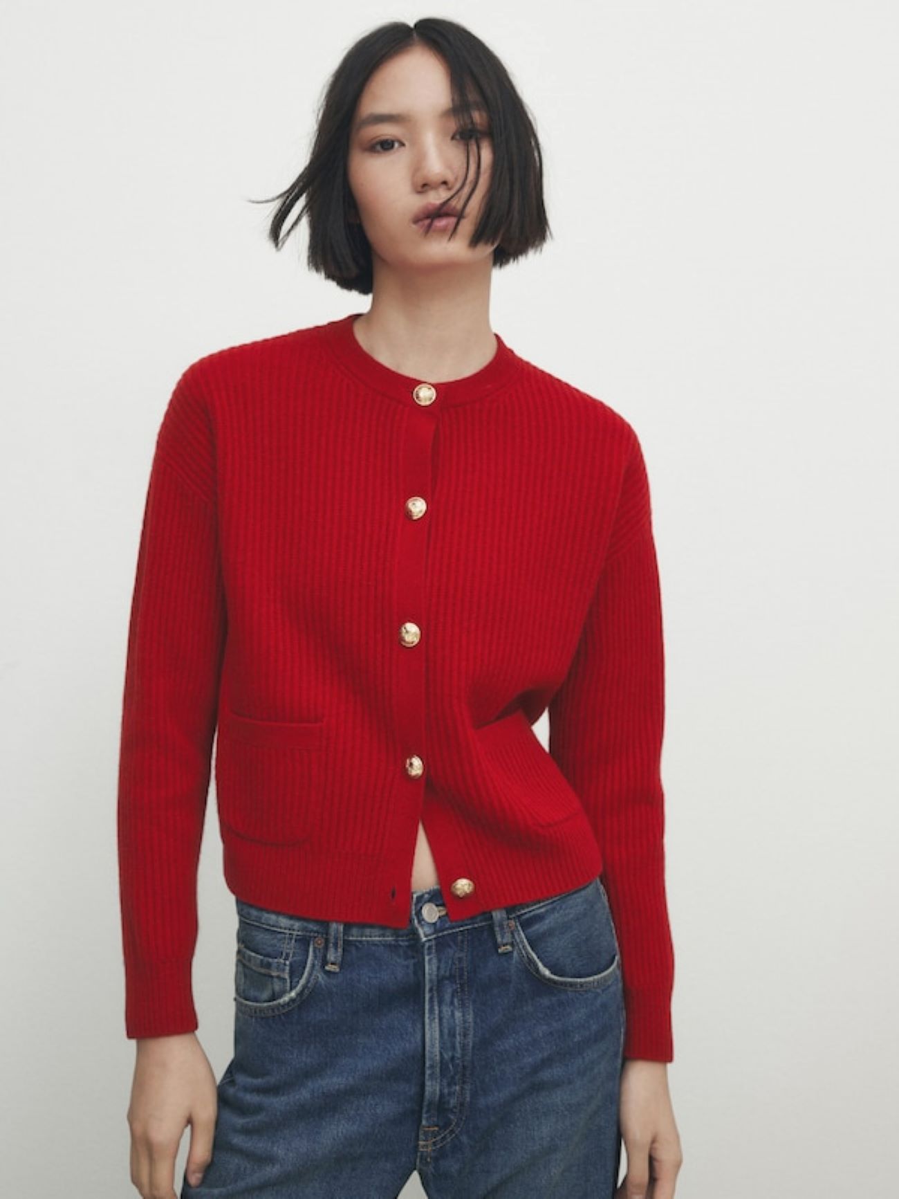 Πλεκτή ζακέτα από μαλλί και κασμίρ 89.95 € , Massimo Dutti.