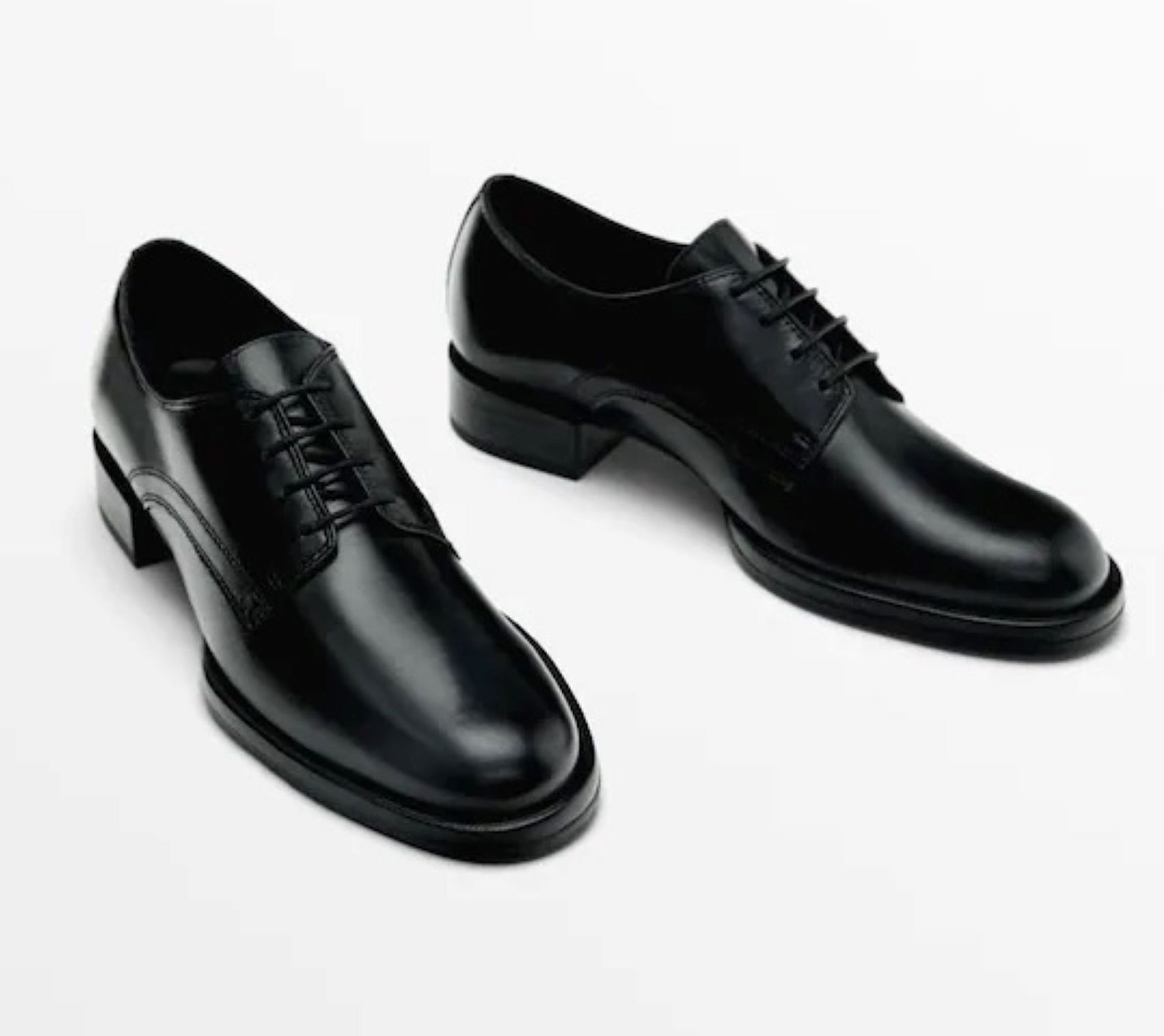 Ίσια παπούτσια με κορδόνια, 89.95 € , Massimo Dutti.