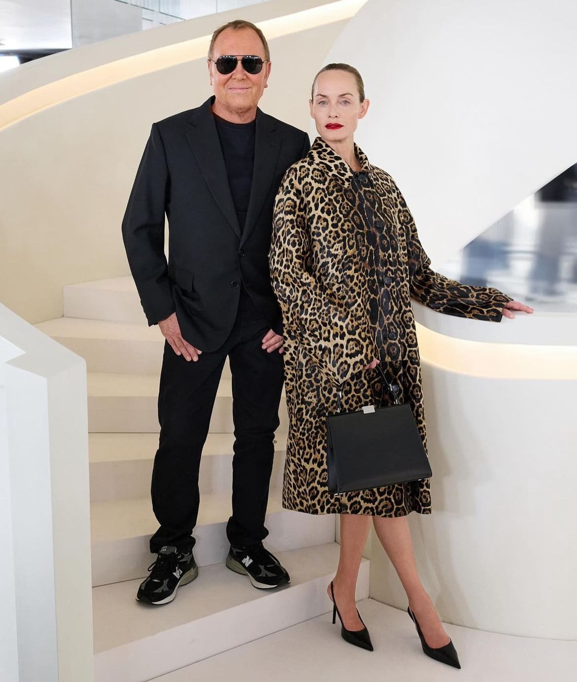 Ο Μichael Kors μαζί με το supermodel Amber Valleta πριν από το fashion show στη Νew York Fashion Week