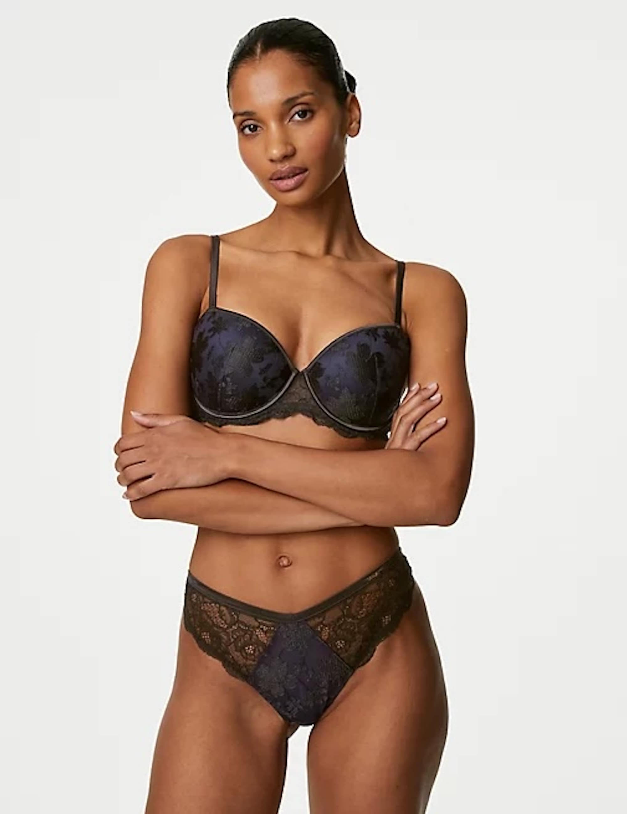 Σετ εσωρούχων Brazilian Maiami Cosmos. Slip 15.99 & σουτιέν 32.99 € , Μ&S.