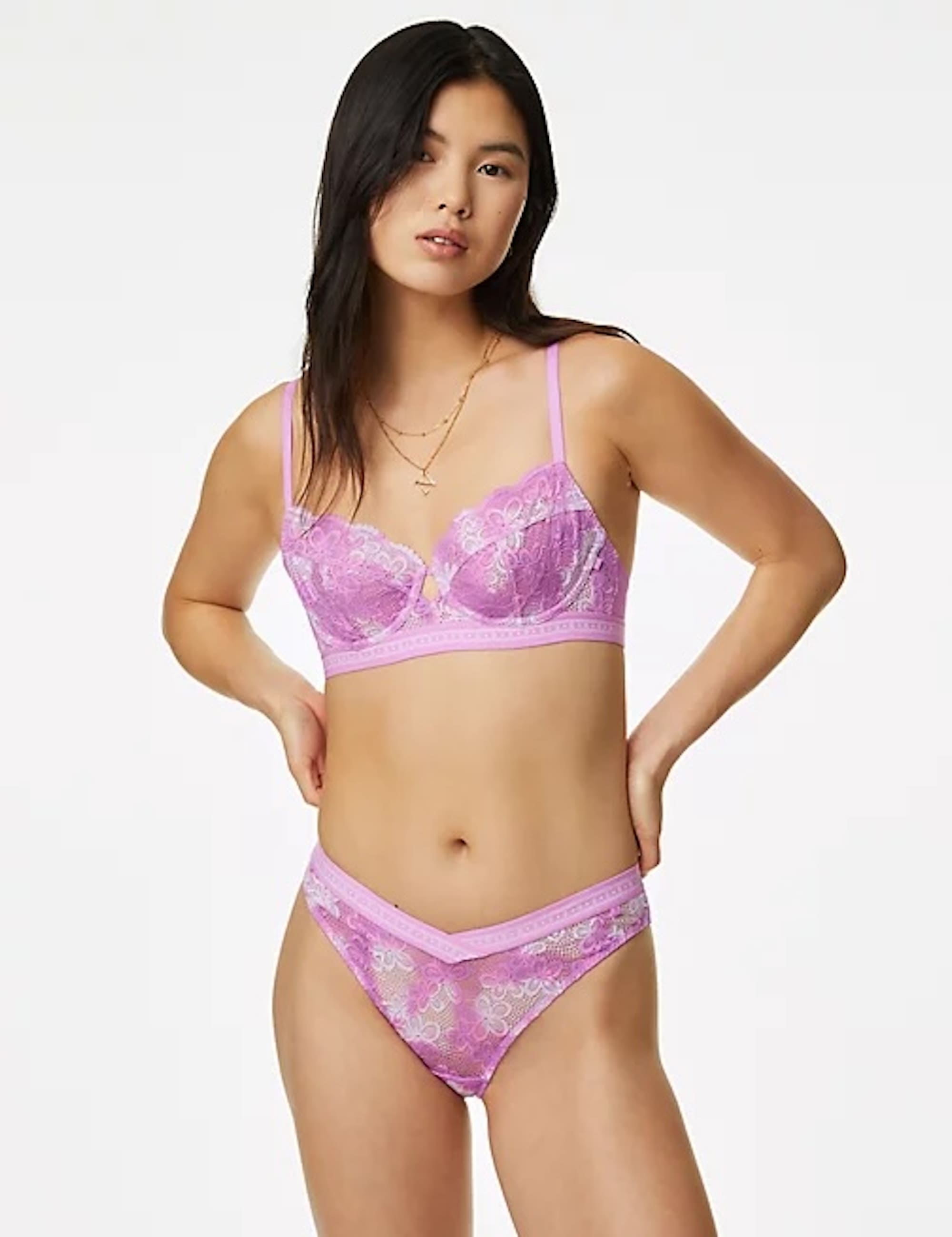 Σετ εσωρούχων Maiami Cleo. Brazilian slip 7.99 & σουτιέν 20.99 € , Μ&S.