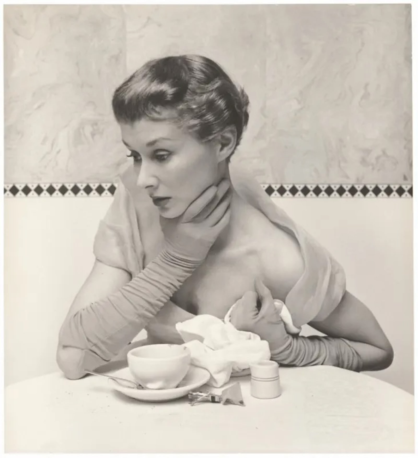 Irving Penn, Lisa Fonssagrives, "La coiffure Hamlet", Vogue US, 1st March 1949.