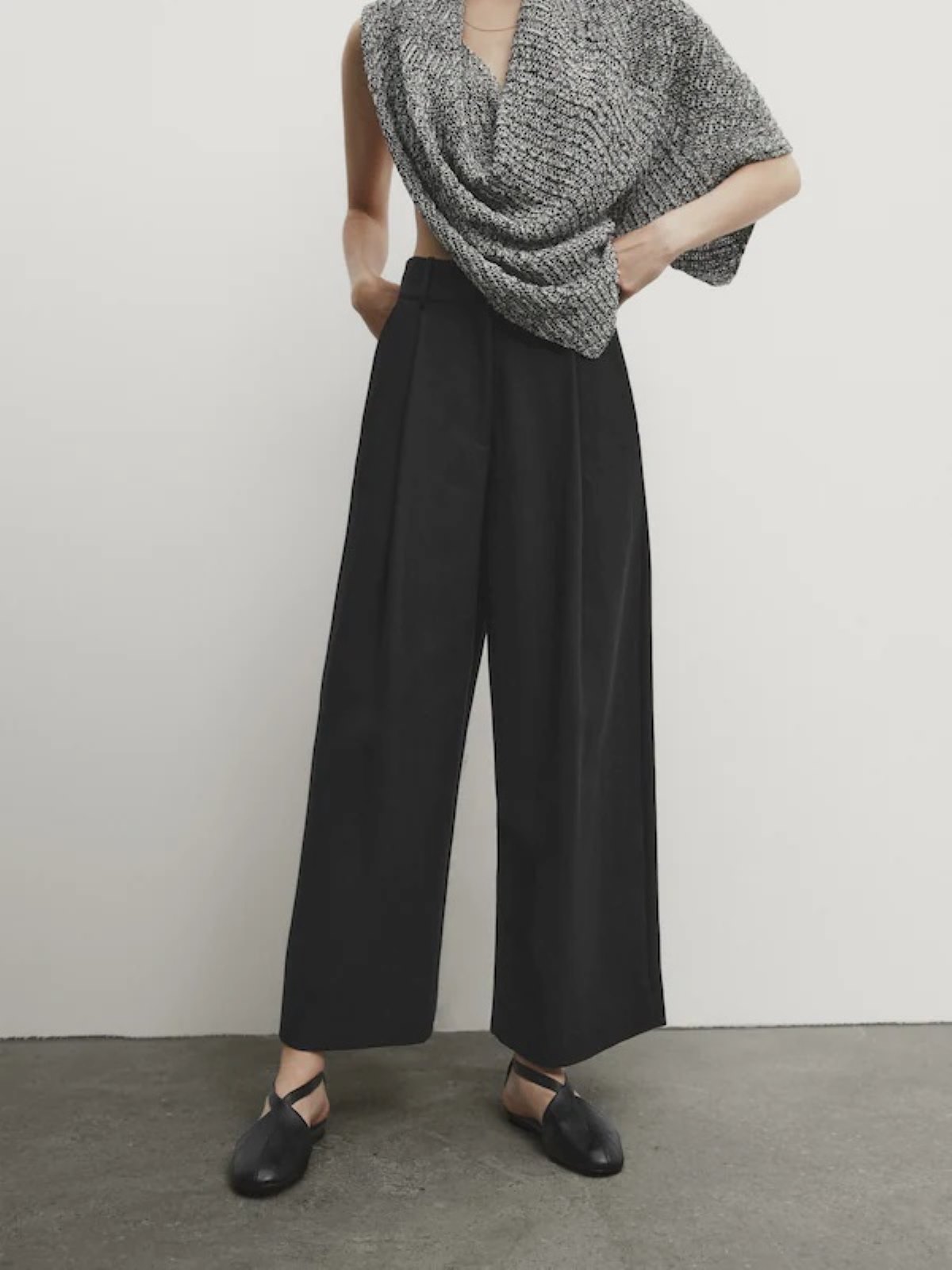 Μαύρο παντελόνι σε φαρδιά γραμμή, 79.95 € , Massimo Dutti