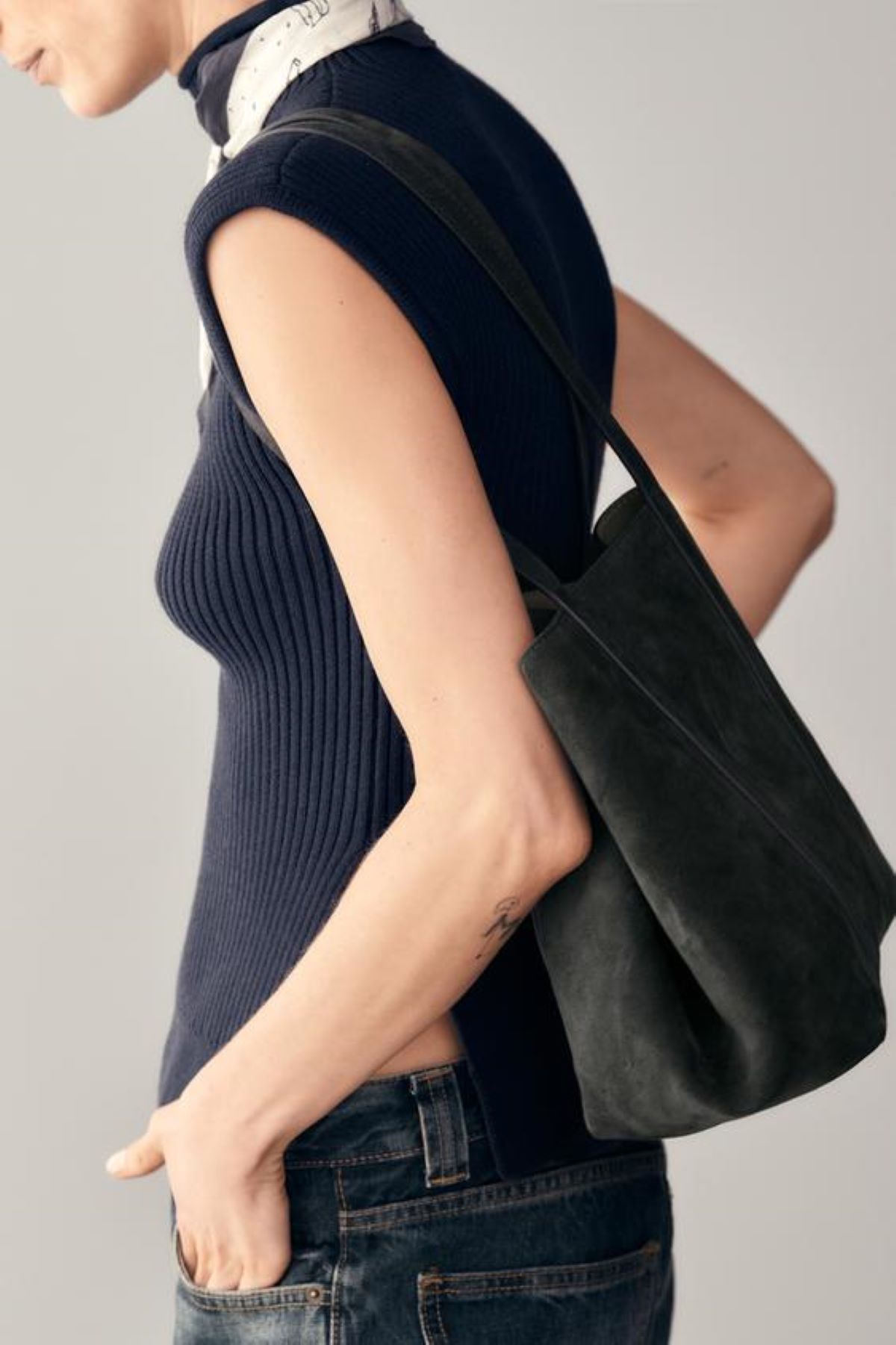 Μαύρη τσάντα ώμου, 119.00 € , Zara
