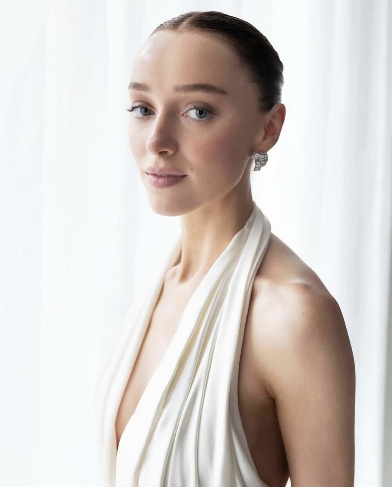 Phobe Dynevor