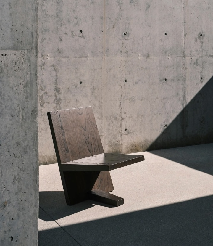 Lounge Chair 02 κατασκευασμένη με θερμικά επεξεργασμένο φράξο, 859 € 