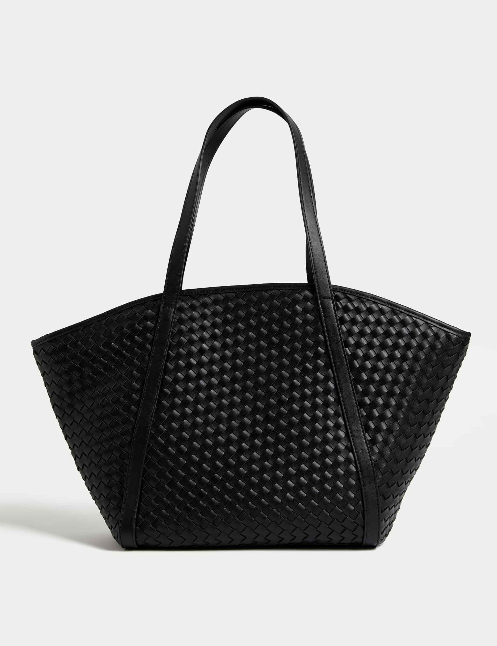 Μαύρη shopping bag, 65.99 € 