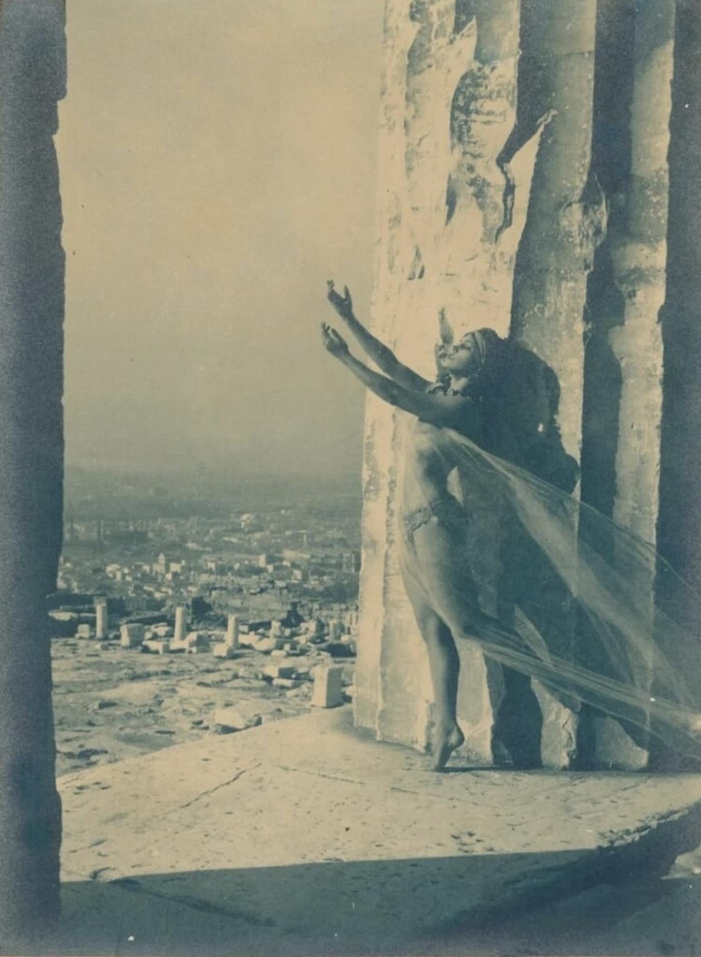 Η Ρωσίδα χορεύτρια Elizaveta Nikolska στην Ακρόπολη, 1929-1930. Αδημοσίευτη φωτογραφία.
