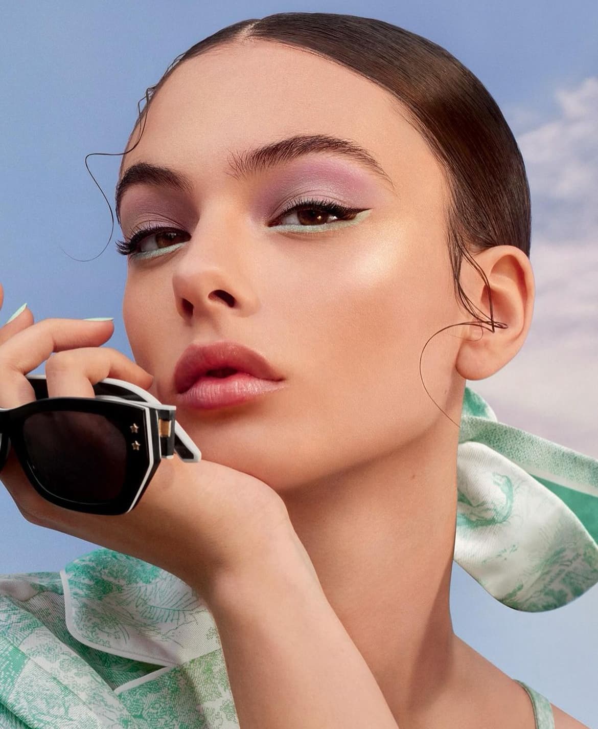 H Deva Cassel με makeup από τον Peter Philips για την καλοκαιρινή συλλογή μακιγιάζ Dior Beauty.