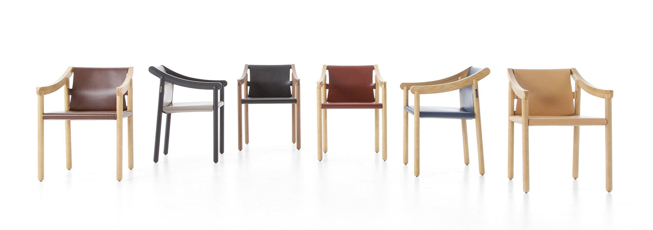 "905 chair", σχεδιασμένη από τον Vico Magistretti το 1964. Η Cassina την κατασκεύασε το 2000 και πλέον επανακυκλοφορεί, ενώ τα φινιρίσματα και οι λεπτομέρειες έχουν ανανεωθεί.