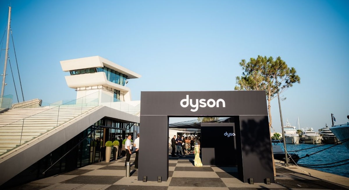 Το πρώτο κατάστημα της Dyson στην Ελλάδα στεγάστηκε στην Astir Marina στη Βουλιαγμένη