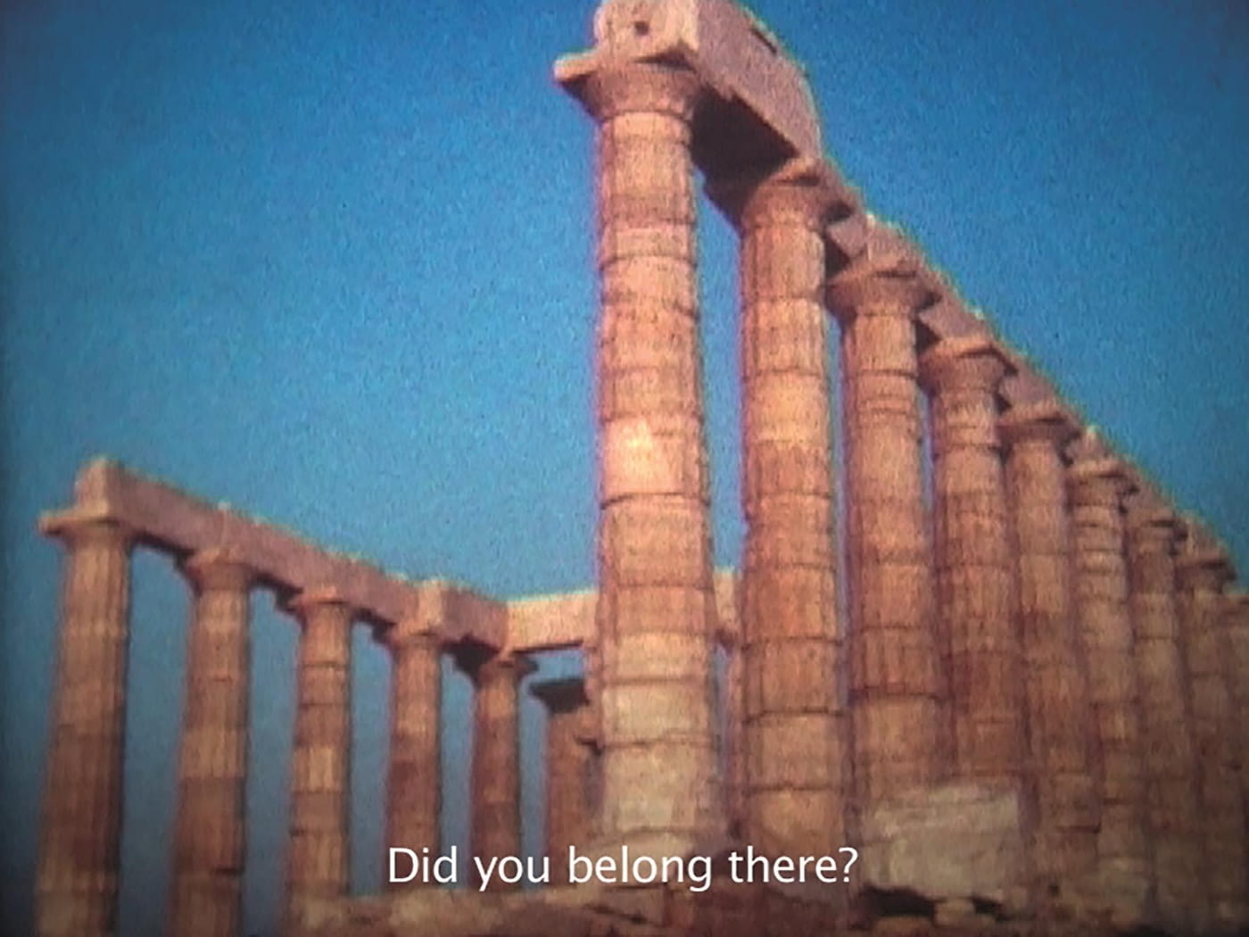 "Obscure White Messenger" , 2010 Μονοκάναλο ψηφιακό βίντεο. Ευγενική παραχώρηση της γκαλερί Stevenson, Cape Town, Johannesburg and Amsterdam.