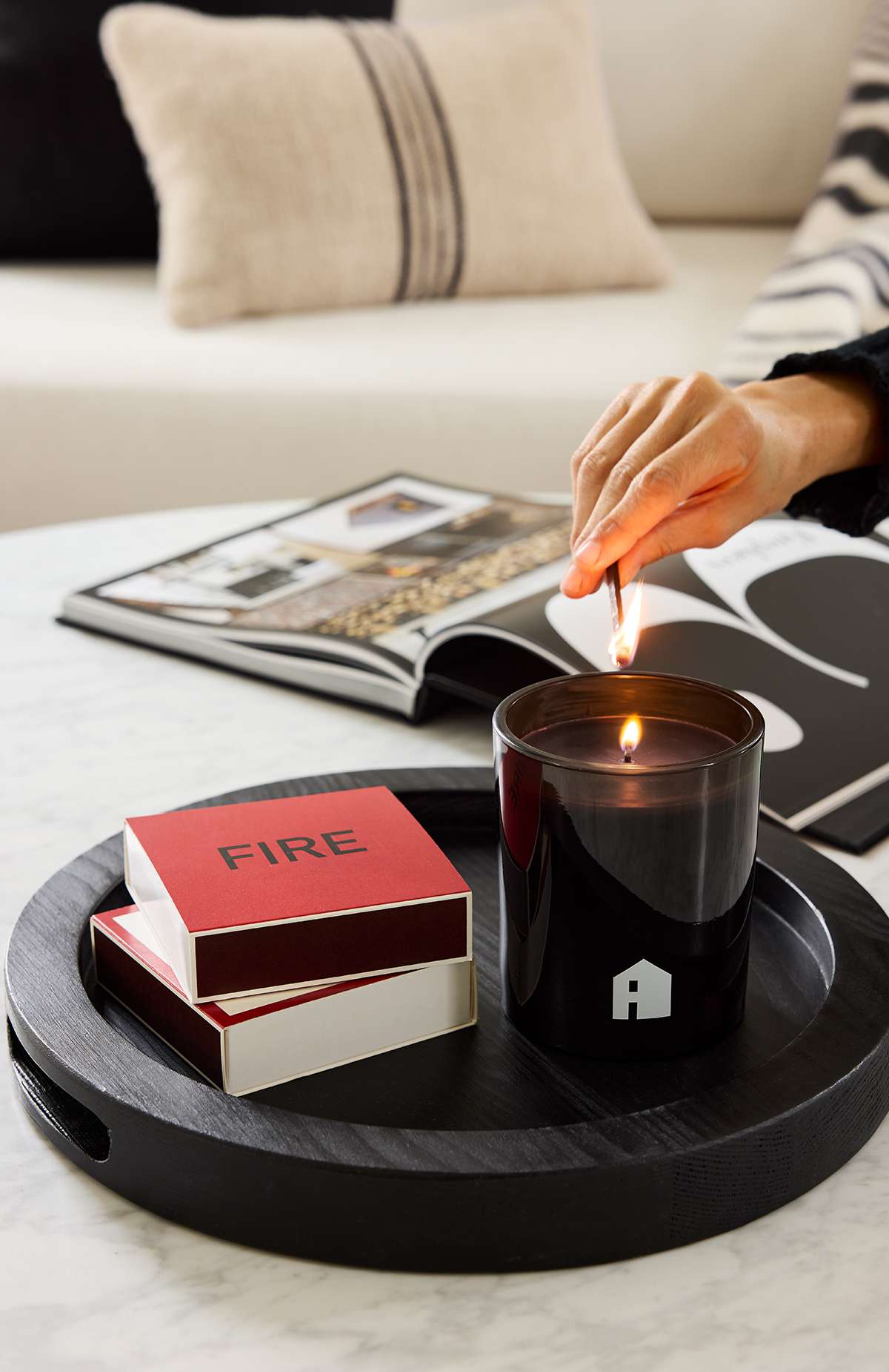 "House" αρωματικό κερί 98.00 $, "Fire" σπίρτα 24.00 $, Diane Keaton x Hudson Grace