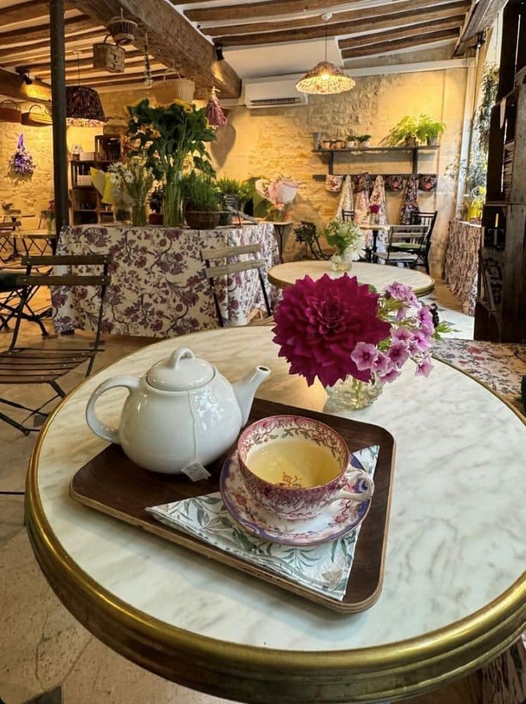 Cordelia Coffee Flower Shop: Mποέμ παριζιάνικο καφέ με άρωμα Dior 3 Cordelia Coffee Flower Shop: Mποέμ παριζιάνικο καφενείο με άρωμα Dior