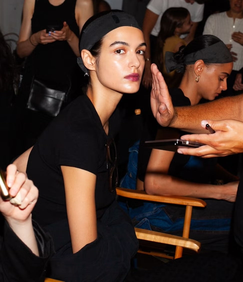 hair & makeup trends από την πασαρέλα Rachel Comey ss25