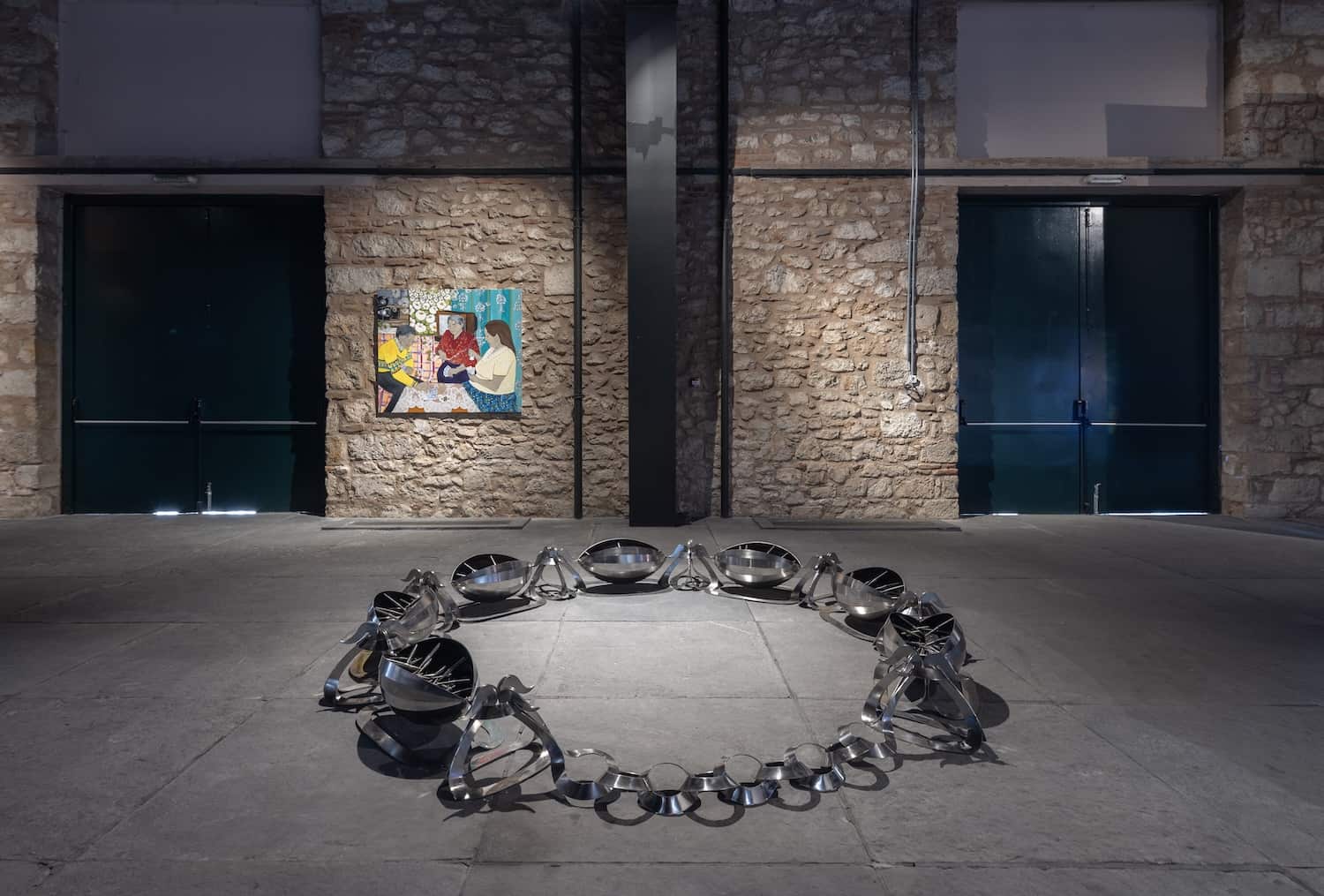 Καλλιόπη Λεμού Necklace, 2016 Ανοξείδωτο ατσάλι 29 × 230 × 230 εκ. Ευγενική παραχώρηση η καλλιτέχνης και Gazelli Art House

Małgorzata Mirga-Tas Kie Serina / The Card Players, 2018. Ύφασμα, ακρυλικό, μεικτή τεχνική 120 × 140 × 4 εκ. Ευγενική παραχώρηση η καλλιτέχνης και Frith Street Gallery, Λονδίνο, Foksal Gallery Foundation, Warsaw και Karma International, Ζυρίχη

Installation View space of togetherness | NEON στη Δραματική Σχολή του Εθνικού Θεάτρου | Σχολείον της Αθήνας – Ειρήνη Παπά Φωτογραφία © Ναταλία Τσουκαλά, ευγενική παραχώρηση ΝΕΟΝ 
