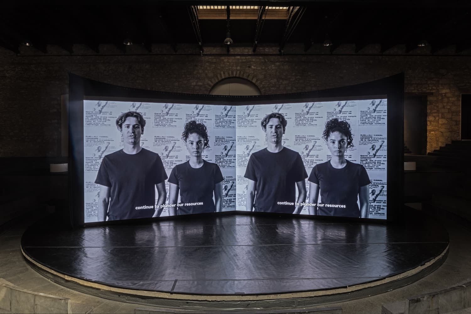 Bouchra Khalili  The Circle: The Circle, 2023
Συγχρονισμένη προβολή δύο καναλιών 
Βίντεο και 16mm ασπρόμαυρο φίλμ που μεταφέρθηκε σε βίντεο, ήχος, ασπρόμαυρο και έγχρωμο 
Διαστάσεις μεταβλητές
Διάρκεια 56:33
Ευγενική παραχώρηση η καλλιτέχνης και mor Charpentier
Έργο κατ’ ανάθεση των Sharjah Art Foundation, 
Luma Foundation και MACBA, Βαρκελώνη
Installation View space of togetherness | NEON στη Δραματική Σχολή του Εθνικού Θεάτρου | Σχολείον της Αθήνας – Ειρήνη Παπά
Φωτογραφία © Ναταλία Τσουκαλά, ευγενική παραχώρηση ΝΕΟΝ 
