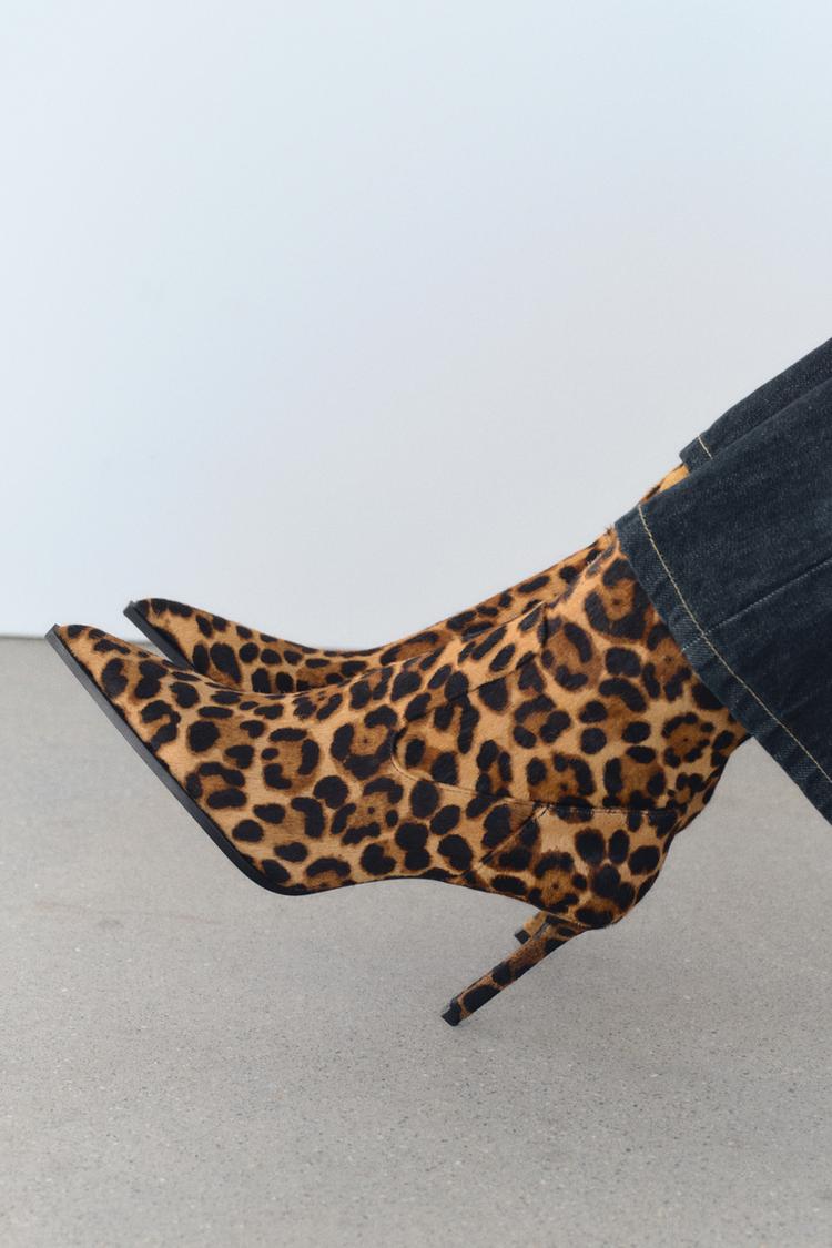 ΔΕΡΜΑΤΙΝΟ ΜΠΟΤΑΚΙ ΜΕ ΤΑΚΟΥΝΙ ANIMAL PRINT 79.95 € , ZARA