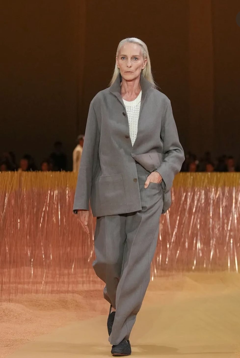 H Elisabetta Dessy φορώντας ανδρικά ρούχα από το luxury menswear brand Ζegna