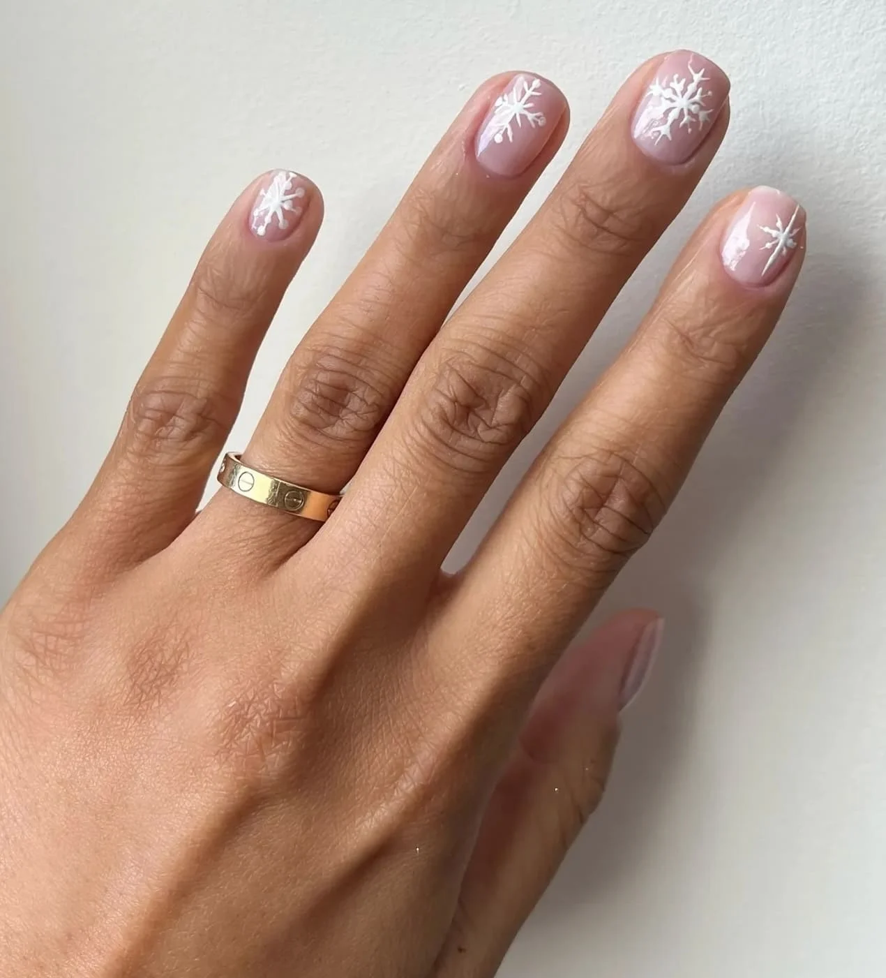 Iram Shelton nails