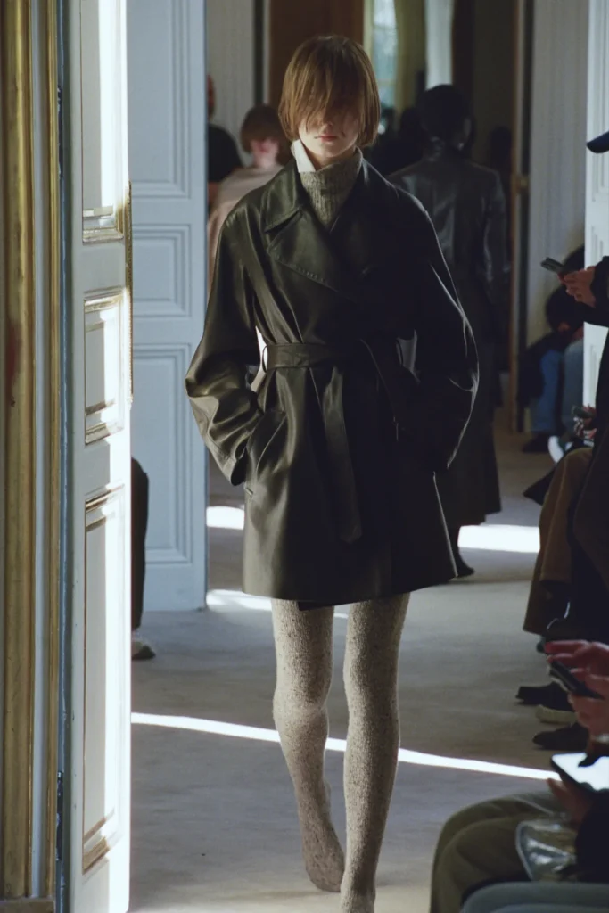 The Row fw25: Η εξέλιξη του "αθόρυβου" chic 2 THE ROW fw25