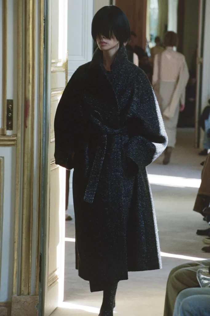 The Row fw25: Η εξέλιξη του "αθόρυβου" chic 17 The Row fw25: Η εξέλιξη του "αθόρυβου" chic