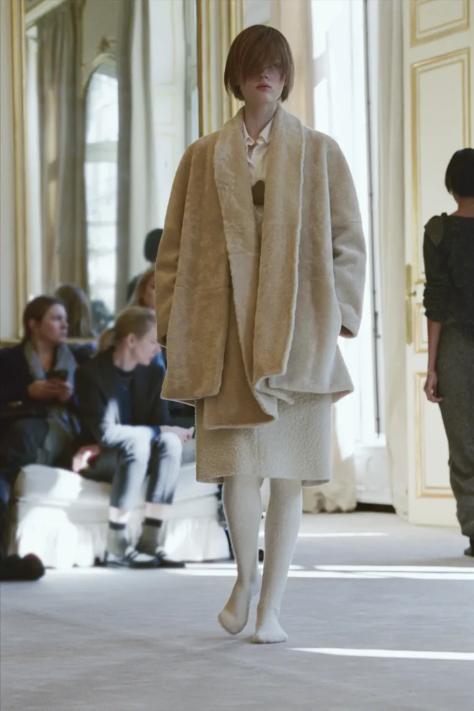 The Row fw25: Η εξέλιξη του "αθόρυβου" chic 14 The Row fw25: Η εξέλιξη του "αθόρυβου" chic