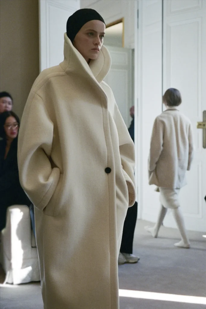 The Row fw25: Η εξέλιξη του "αθόρυβου" chic 13 The Row fw25: Η εξέλιξη του "αθόρυβου" chic