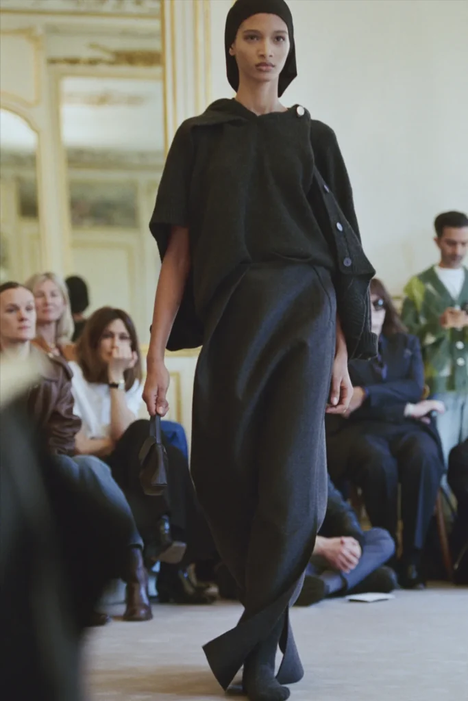 The Row fw25: Η εξέλιξη του "αθόρυβου" chic 8 The Row fw25