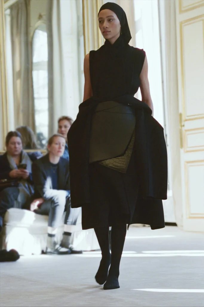 The Row fw25: Η εξέλιξη του "αθόρυβου" chic 6 The Row fw25