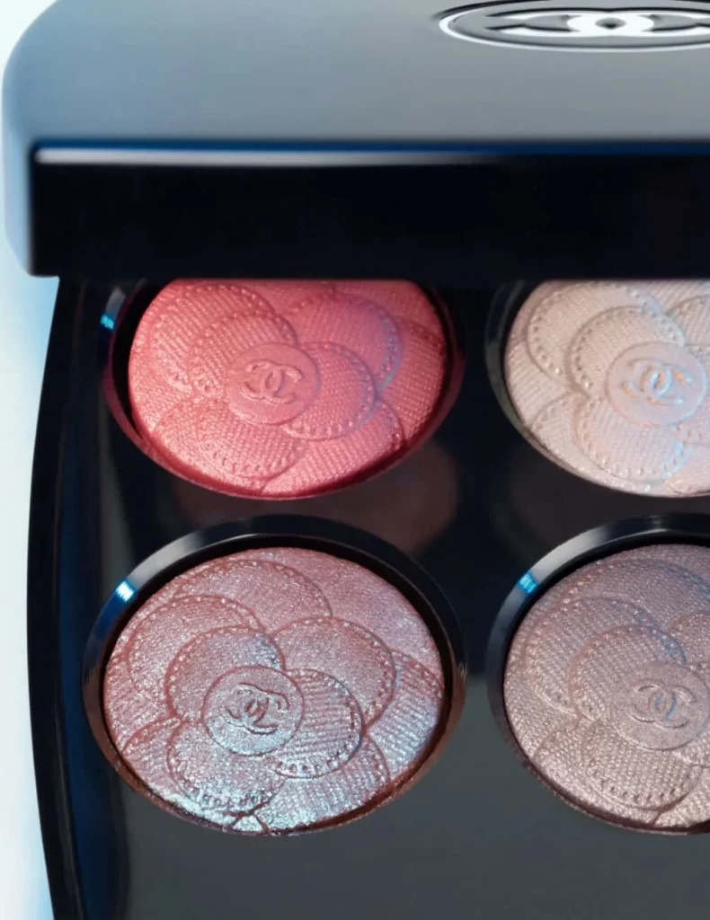 Chanel "Camélia Futura": Ανοιξιάτικο μακιγιάζ με ιριδίζοντα φινιρίσματα 4 Chanel "Camélia Futura": Ανοιξιάτικο μακιγιάζ με ιριδίζοντα φινιρίσματα