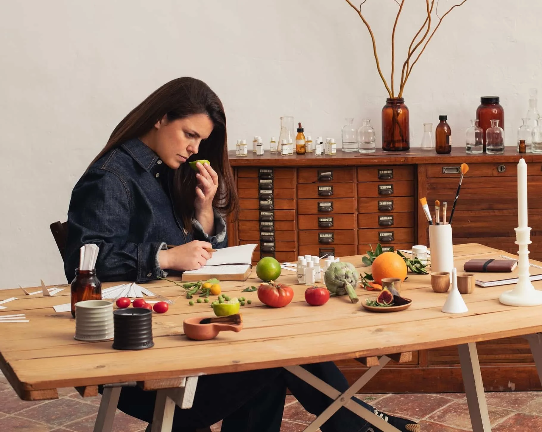 H αρωματοποιός του οίκου Loewe, Núria Cruelles.