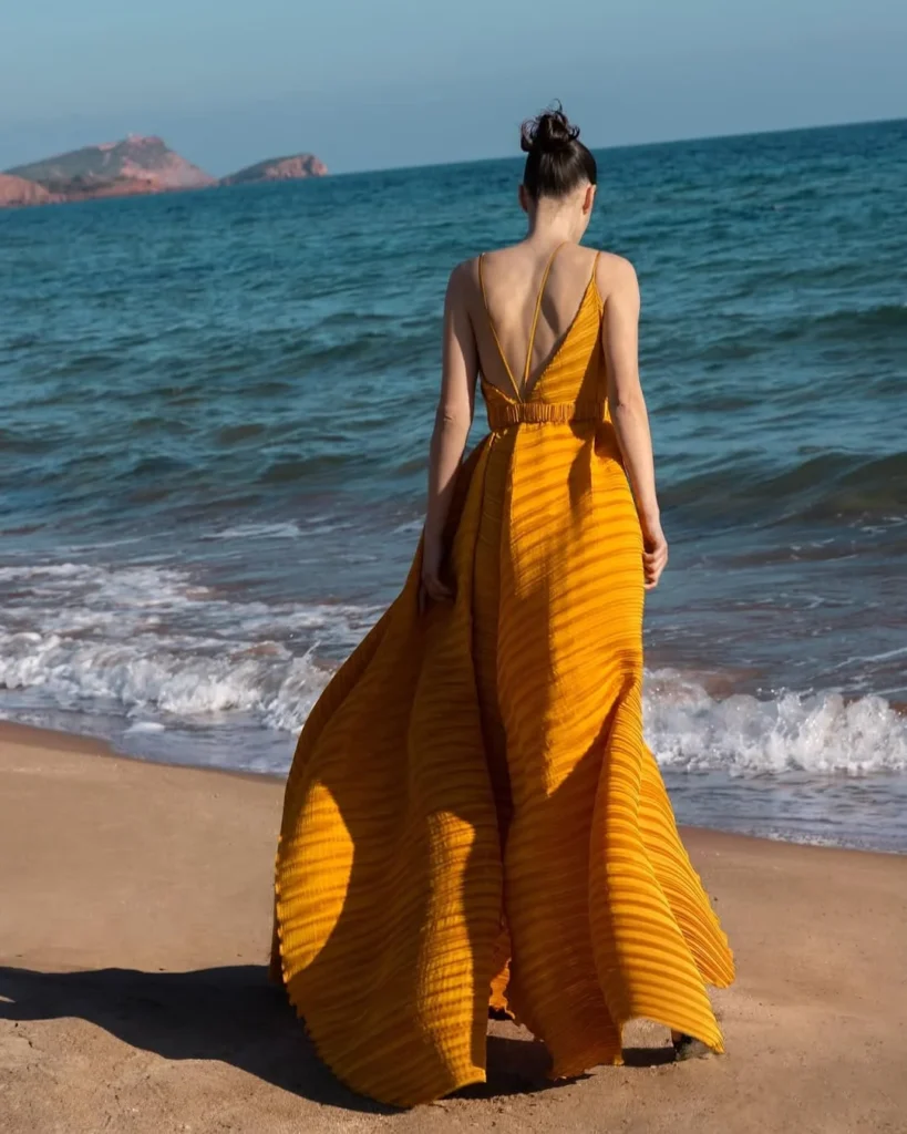 Daphne Valente ss25: "Ρούχα σαν γλυπτά που αγκαλιάζουν το σώμα" 7 Daphne Valente ss25: "Γλυπτά που αγκαλιάζουν το σώμα"