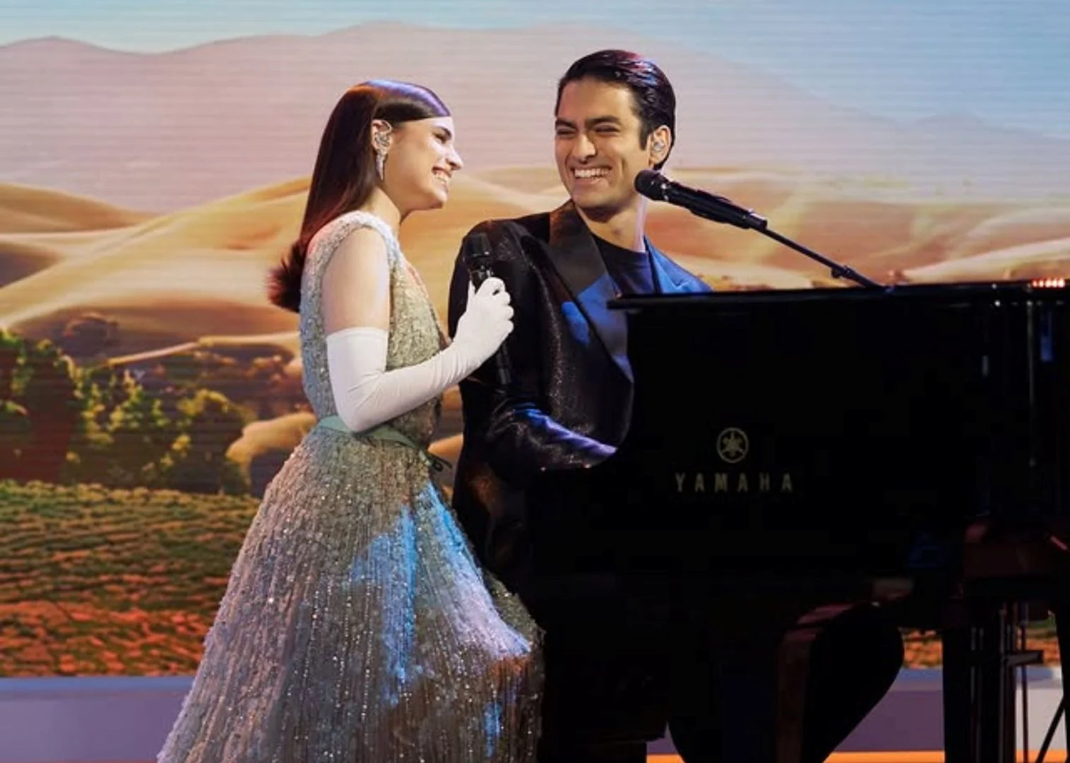 Ο Matteo Bocelli και η Sophia Carson συνεργάστηκαν στο τραγούδι "If I knew".  