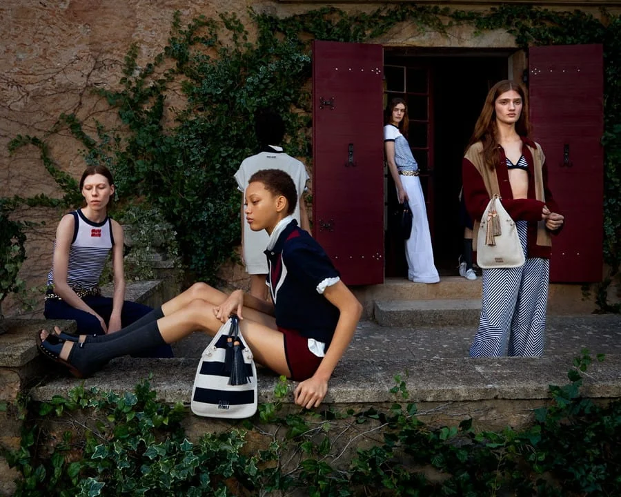 Miu Miu Upcycled 2025: Ωδή στην ανακυκλωμένη πολυτέλεια 1 Miu Miu Upcycled 2025: Ωδή στην ανακυκλωμένη πολυτέλεια