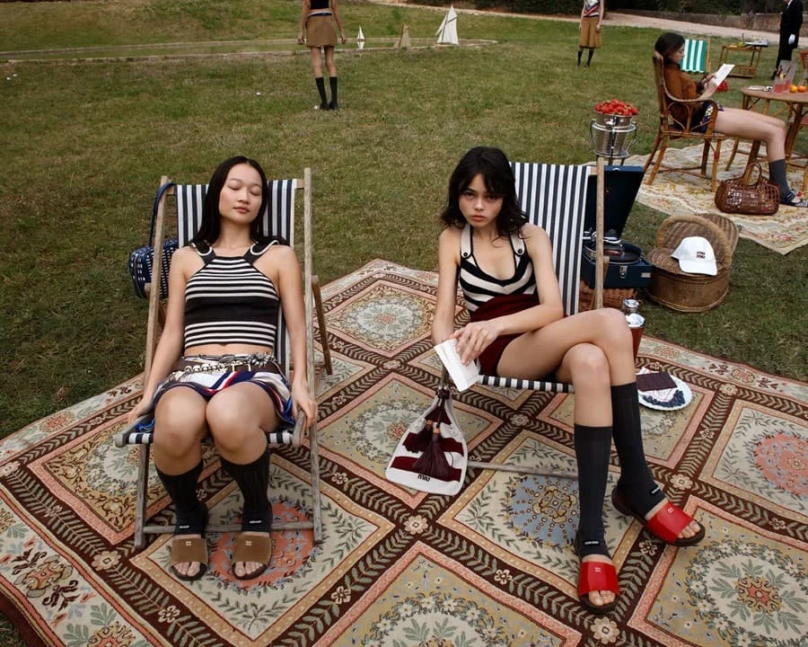 Miu Miu Upcycled 2025: Ωδή στην ανακυκλωμένη πολυτέλεια 5 Miu Miu Upcycled 2025: Ωδή στην ανακυκλωμένη πολυτέλεια