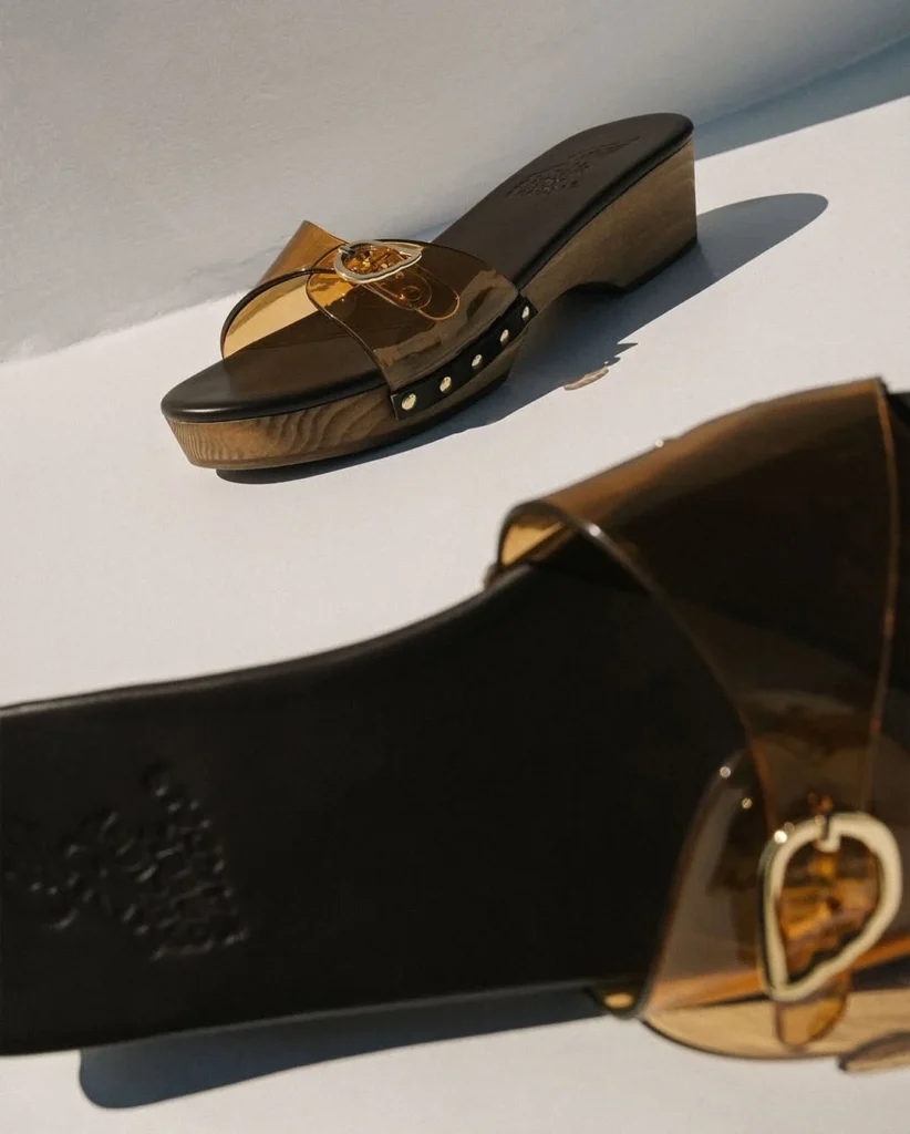 Ancient Greek Sandals ss25: Η ήρεμη αυτοπεποίθηση του καλοκαιριού 2 Τα Ancient Greek Sandals παρουσιάζουν τα νέα τους σανδάλια για το καλοκαίρι ‘25