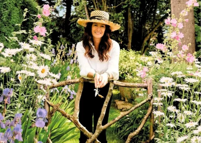 Cordelia de Castellane, “Flower Couture”, μια πολυτελής έκδοση γεμάτη λουλούδια