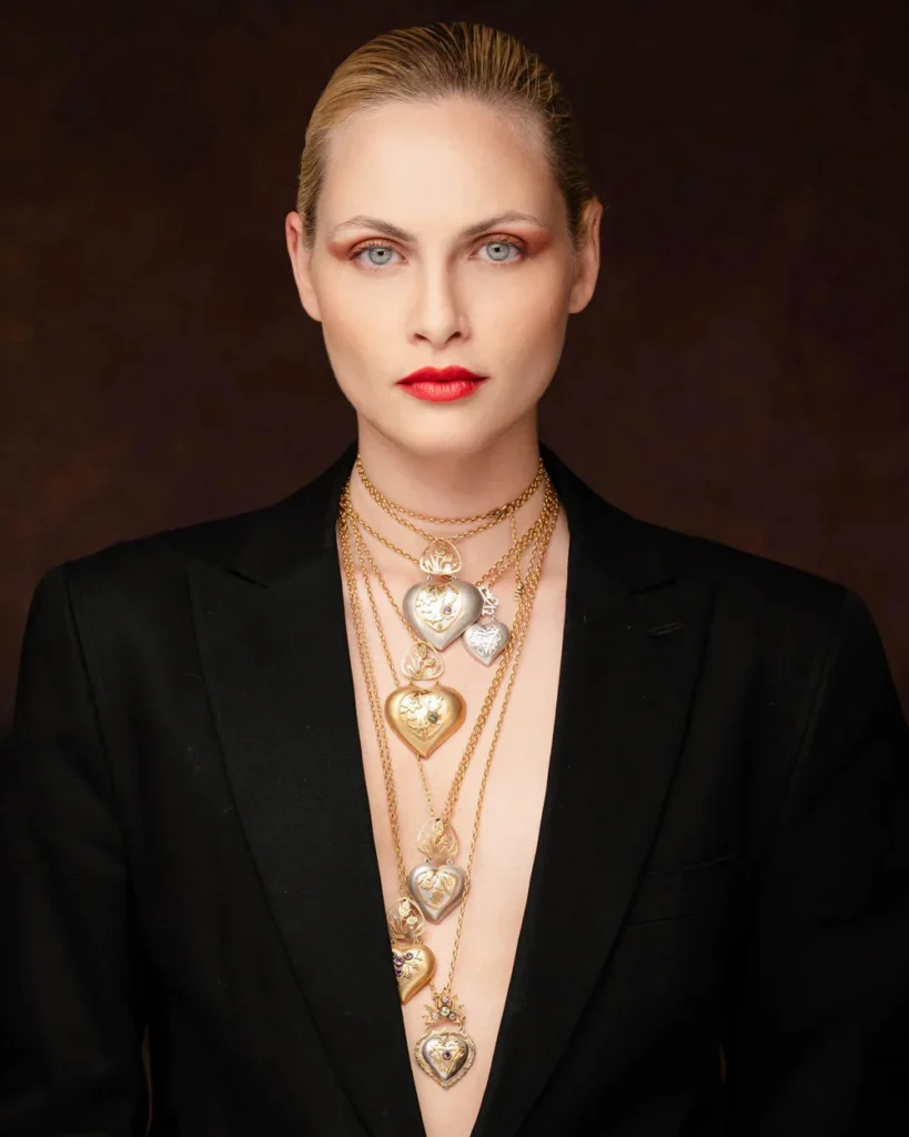 Dimitris Dassios x i-D Fine Jewellery: Με το βλέμμα στραμμένο στην Ελλάδα 3 Στη συλλογή Dassios × i-D Fine Jewellery, η παράδοση συναντά την τέχνη