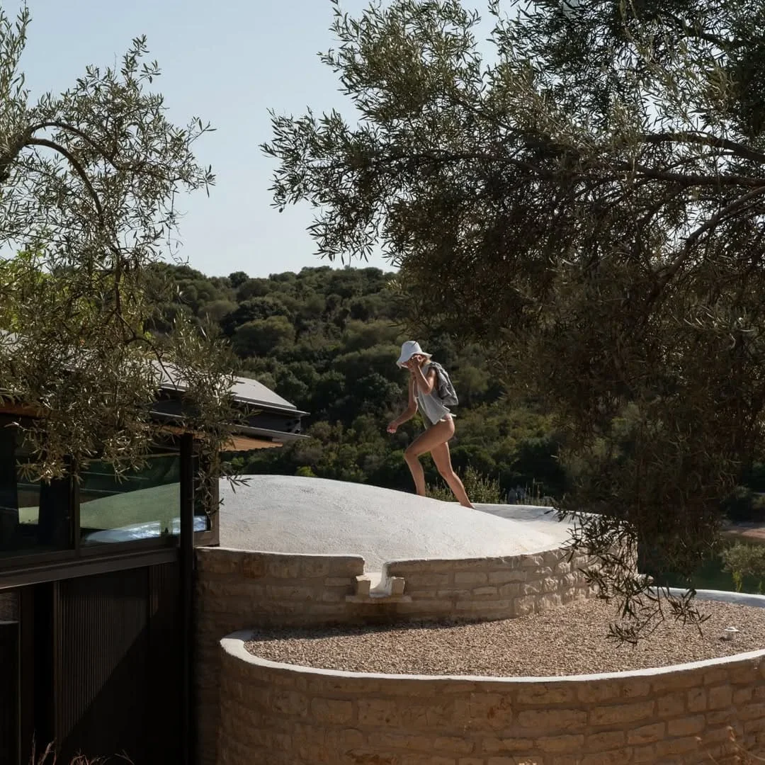 Ένα σπίτι ως φυσική συνέχεια του περιβάλλοντός του