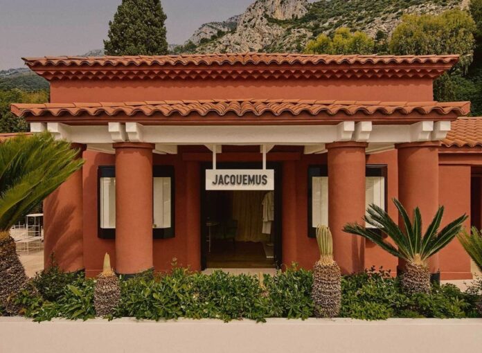 Στυλιστική απόβαση του Jacquemus στο θρυλικό Monte-Carlo Beach Club