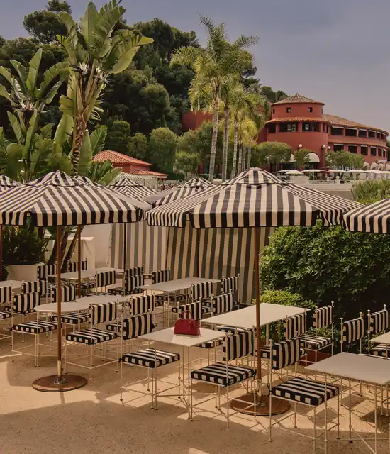 Στιλιστική απόβαση Jacquemus στο θρυλικό Beach Club του Monte-Carlo 2 Στυλιστική απόβαση του Jacquemus στο θρυλικό Monte-Carlo Beach Club