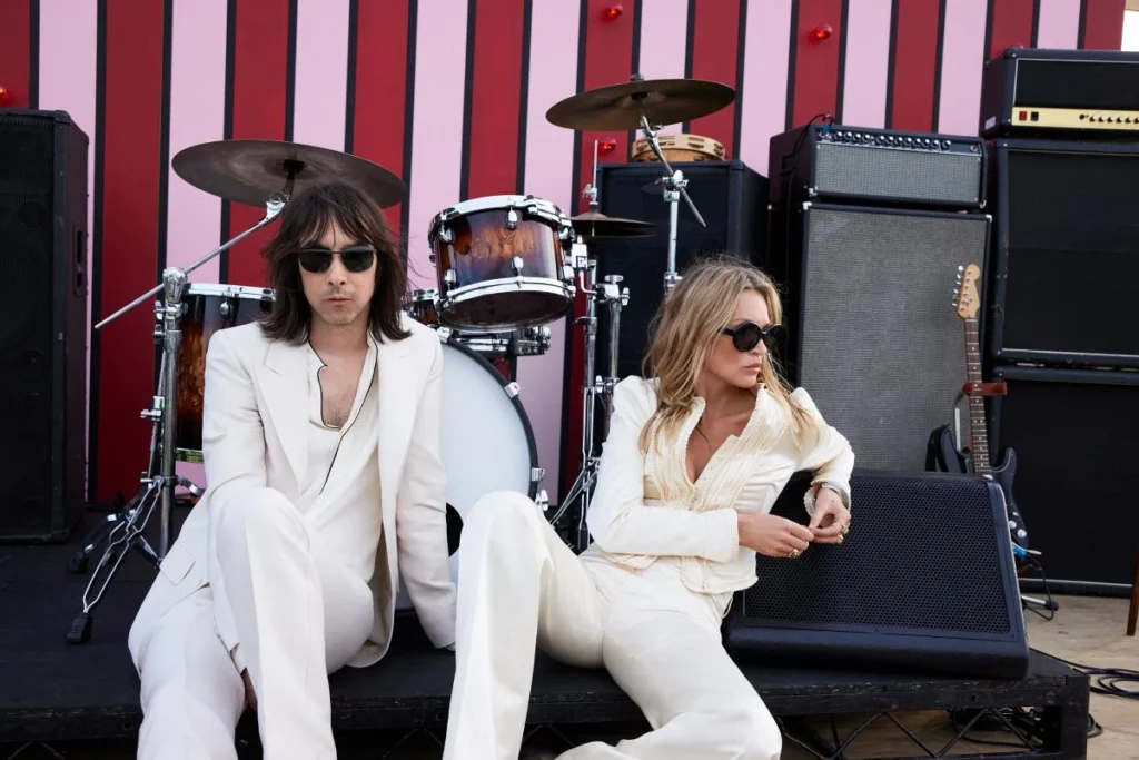 Kate Moss & Bobby Gillespie φέρνoυν στα Zara αύρα από summer festivals 1 O εκρηκτικός συνδυασμός Kate Moss και Bobby Gillespie φέρνει στα Zara το απόλυτο look για τα summer festivals